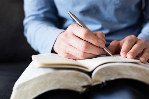 Curso gratuito de introdução a teologia